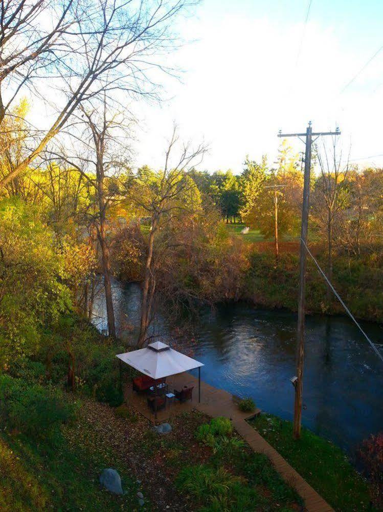 Stone Waters Inn Bellaire Exteriör bild